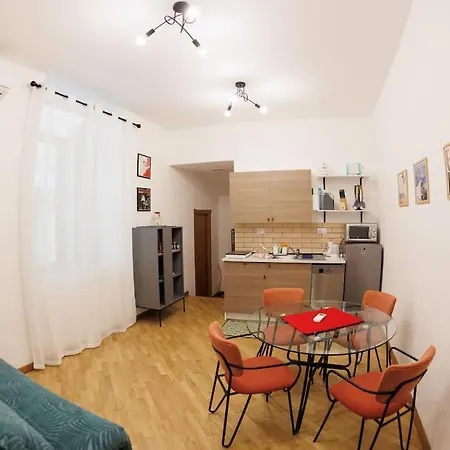 Apartment Dante 2 Super Next Metro By Houseinnaples *